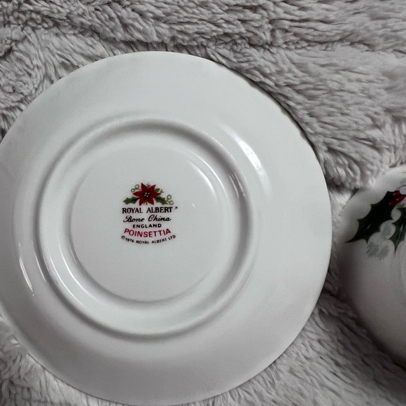 Royal Albert Poinsettia Teacup and Saucer - Picture 7 of 7